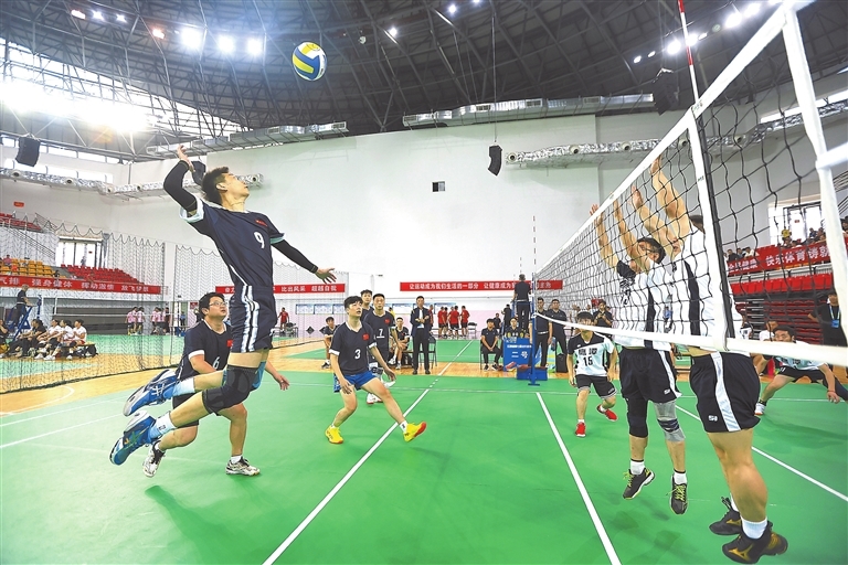 飞身扣球！江西省第七届全民健身运动会气排球赛开赛（图）