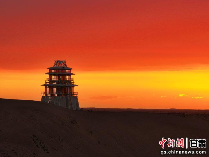 图为民勤县沙漠雕塑国际创作营　李大伟　摄