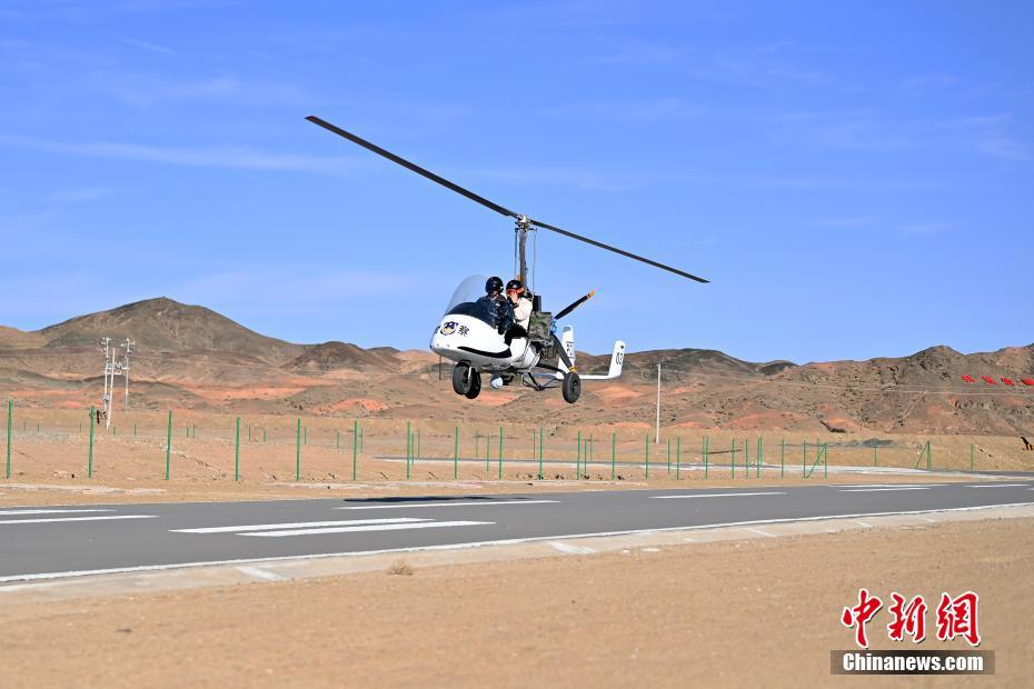 图为旋翼机队从地面起飞 中新社记者 九美旦增 摄