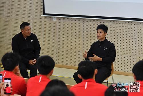 苏炳添与学员分享互动