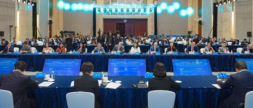 ▲2024年10月22日，重庆悦来国际会议中心， 国家发展改革委与美在华跨国企业高层圆桌会——重庆站活动举行。中国美国商会、美中贸易全国委员会、能源基金会等商协会负责人及头部跨国企业代表正在聆听嘉宾发言。记者 张锦辉 摄