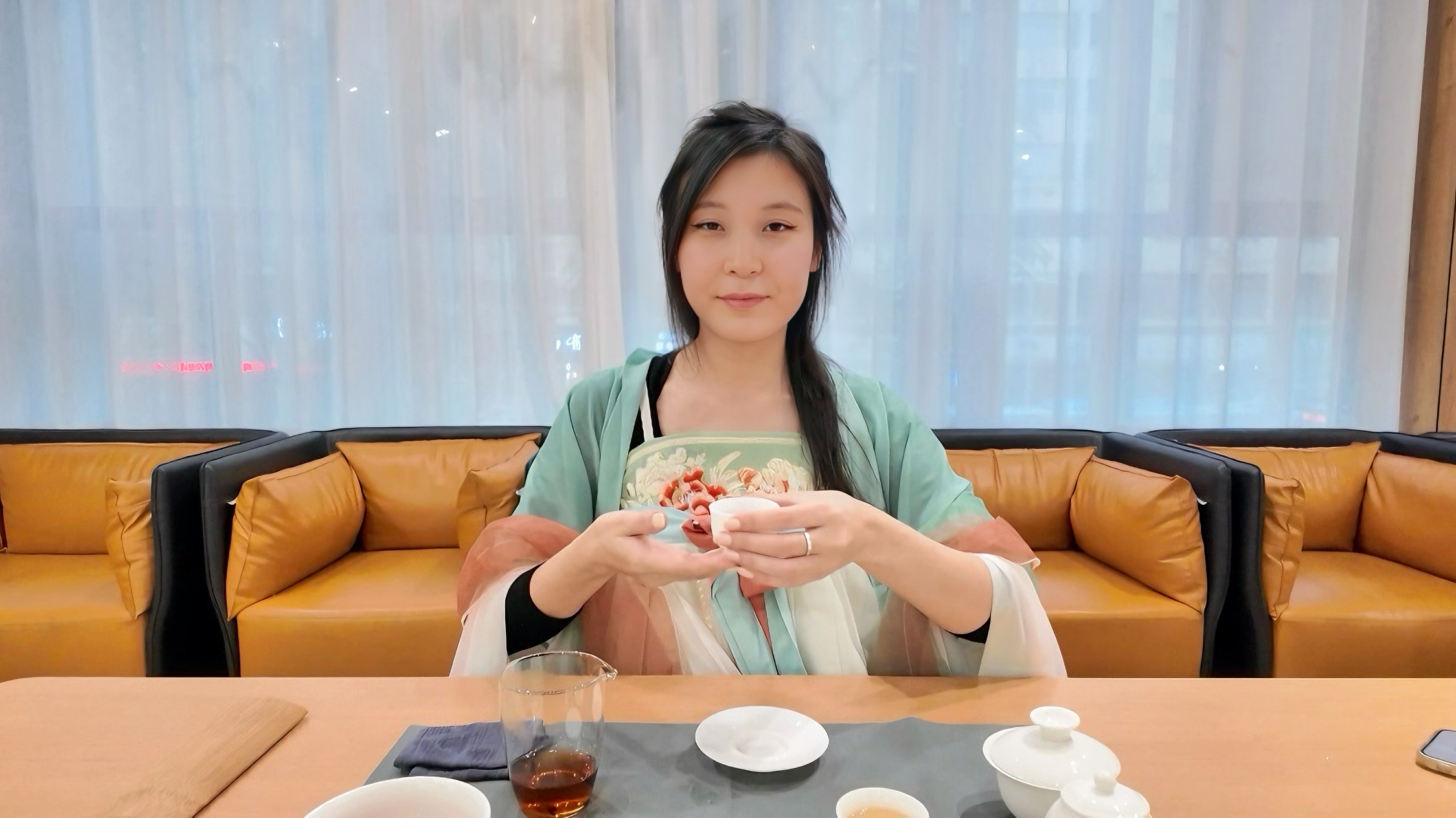 留学生阿奈尔学习中国茶艺