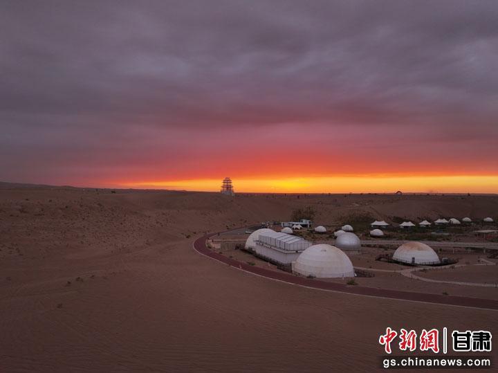 民勤摘星小镇　李大伟　摄