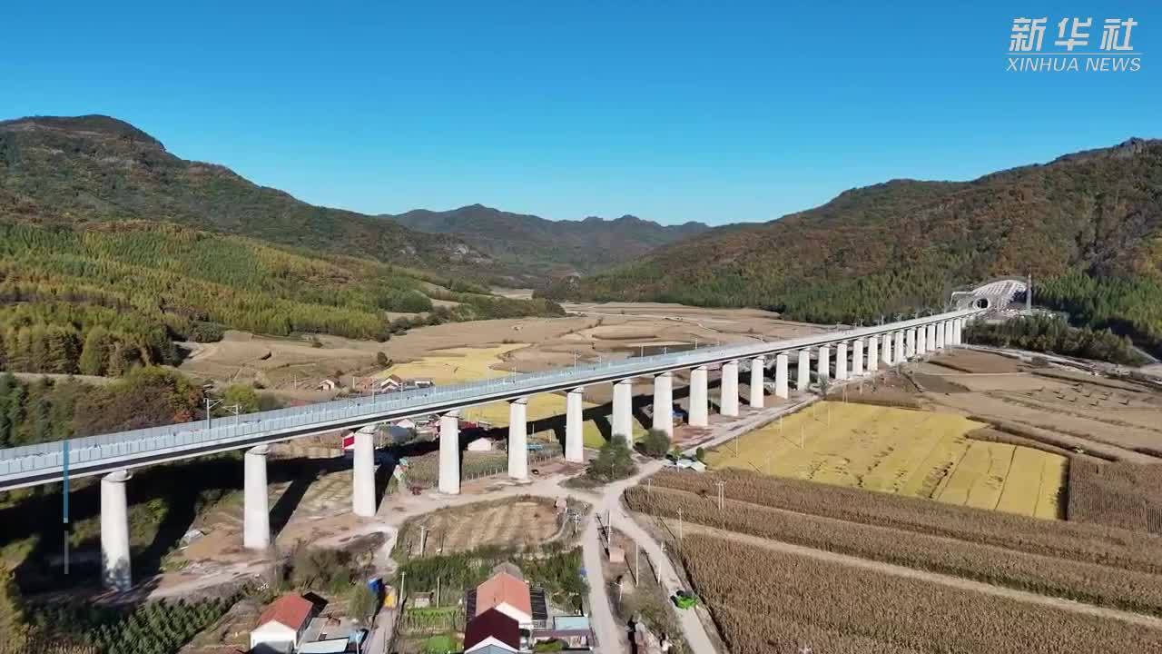 沈白高铁无砟轨道施工顺利推进