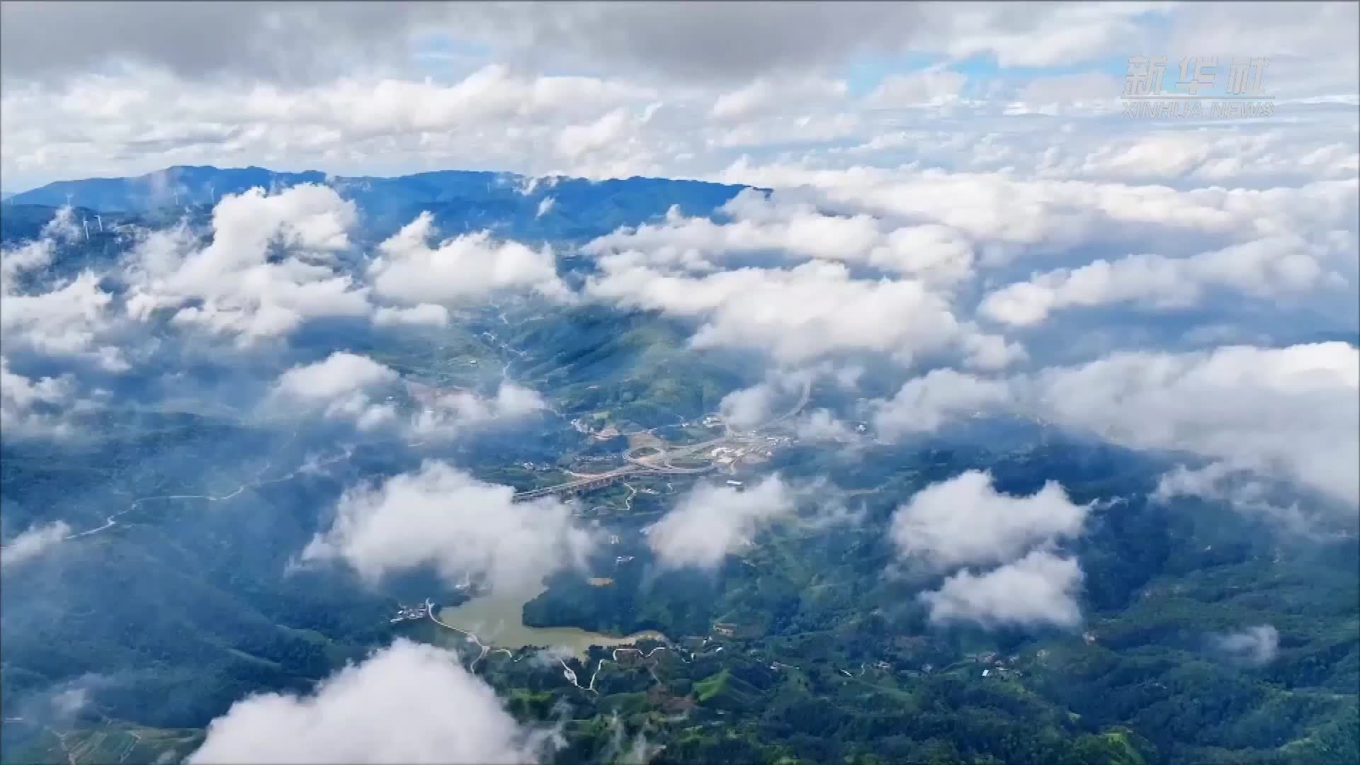 一隧通两市 宜攀高速火山隧道双幅贯通