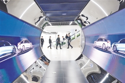比亚迪&middot;迪空间炫酷十足，深具科技美学