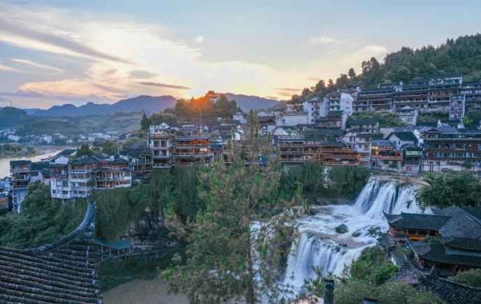 喜迎旅发会︱“福福”、“蓉蓉”喊你走进永顺，“湘”见芙蓉镇！