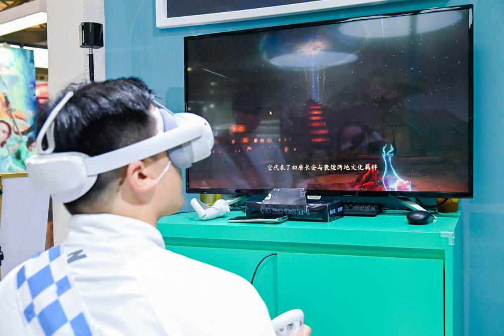观众体验VR互动（受访方供图）