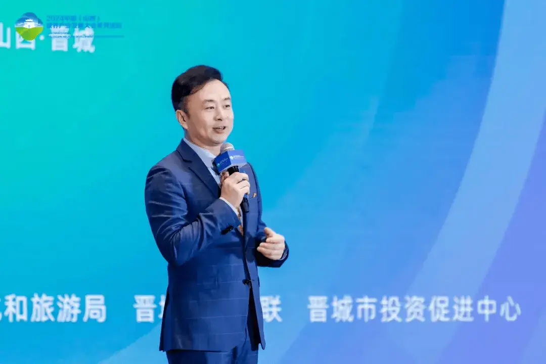 特邀嘉宾主持——国强公益基金会理事长、国华文旅集团执行董事、总裁：王鹏