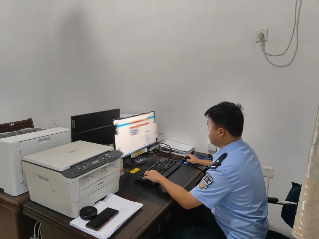 ▲刘先生来到沙市派出所报案