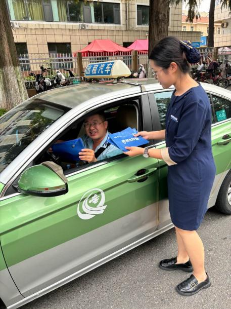“小零钱 大便利” 恒丰银行青岛分行开展出租车“零钱包”兑换活动