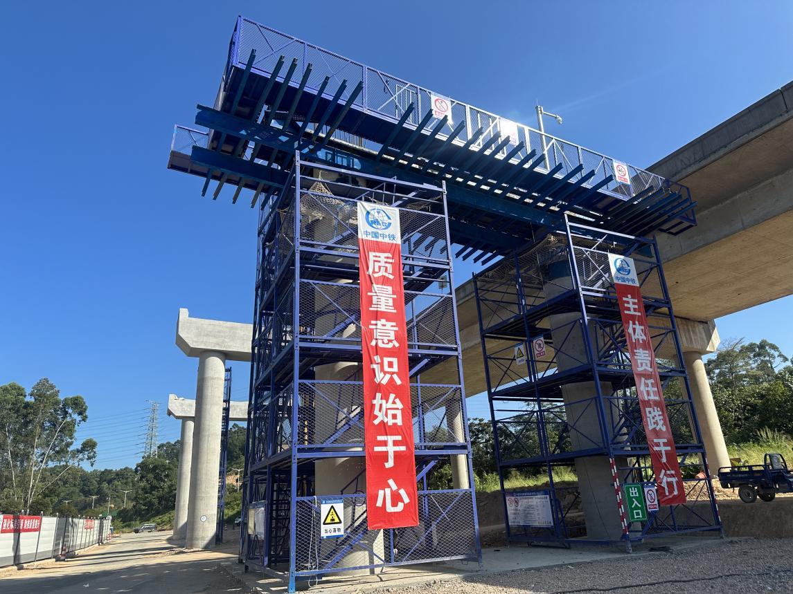 塘厦互通D匝道桥盖梁施工