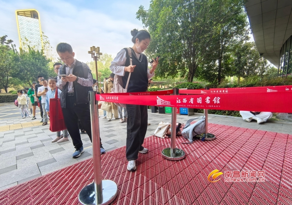 江西省图书馆：周末阅读 “不打烊”（图）