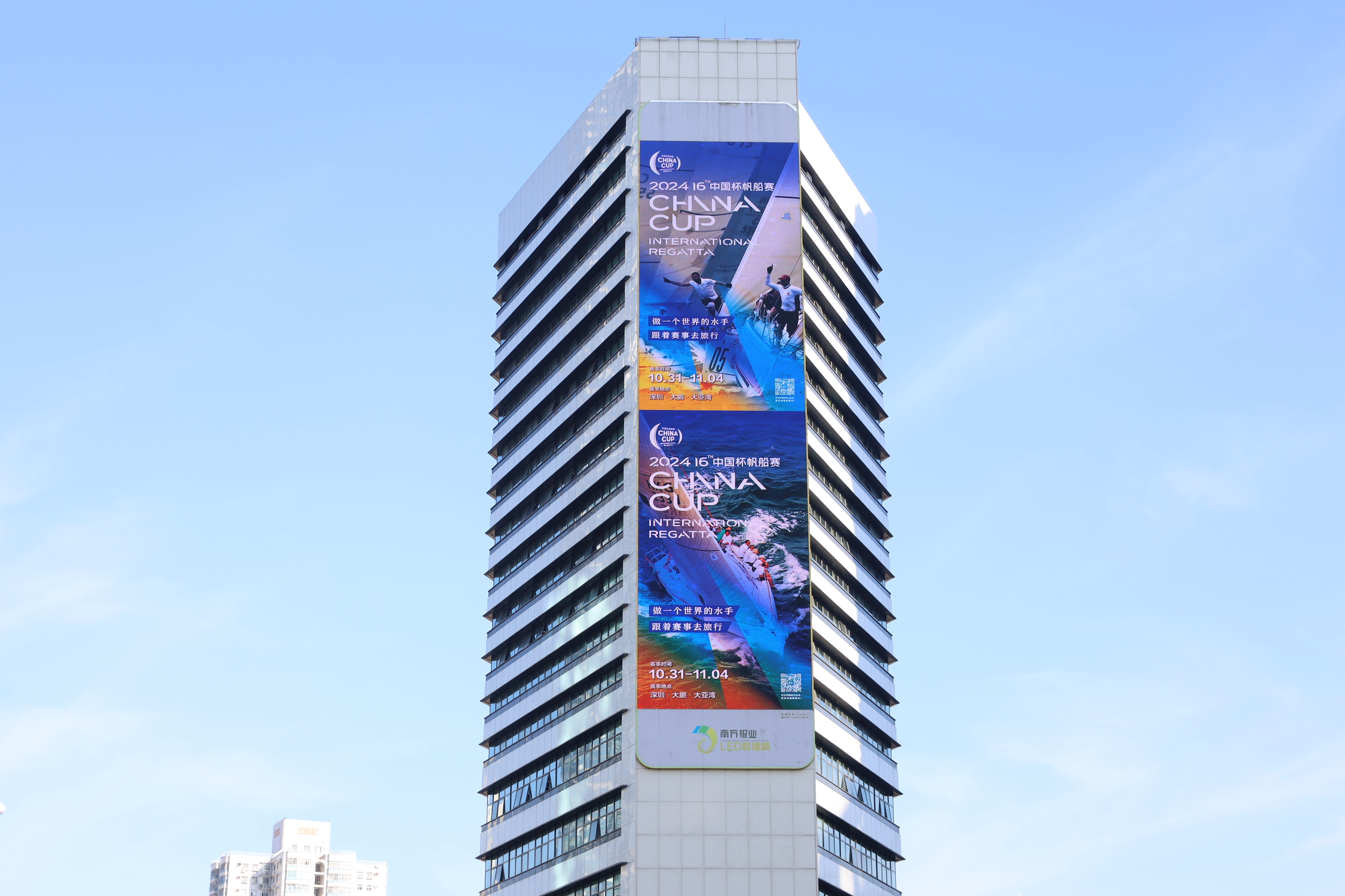 全国电影院线、机场、口岸、高楼大厦、道路大屏……  处处可见中国杯！