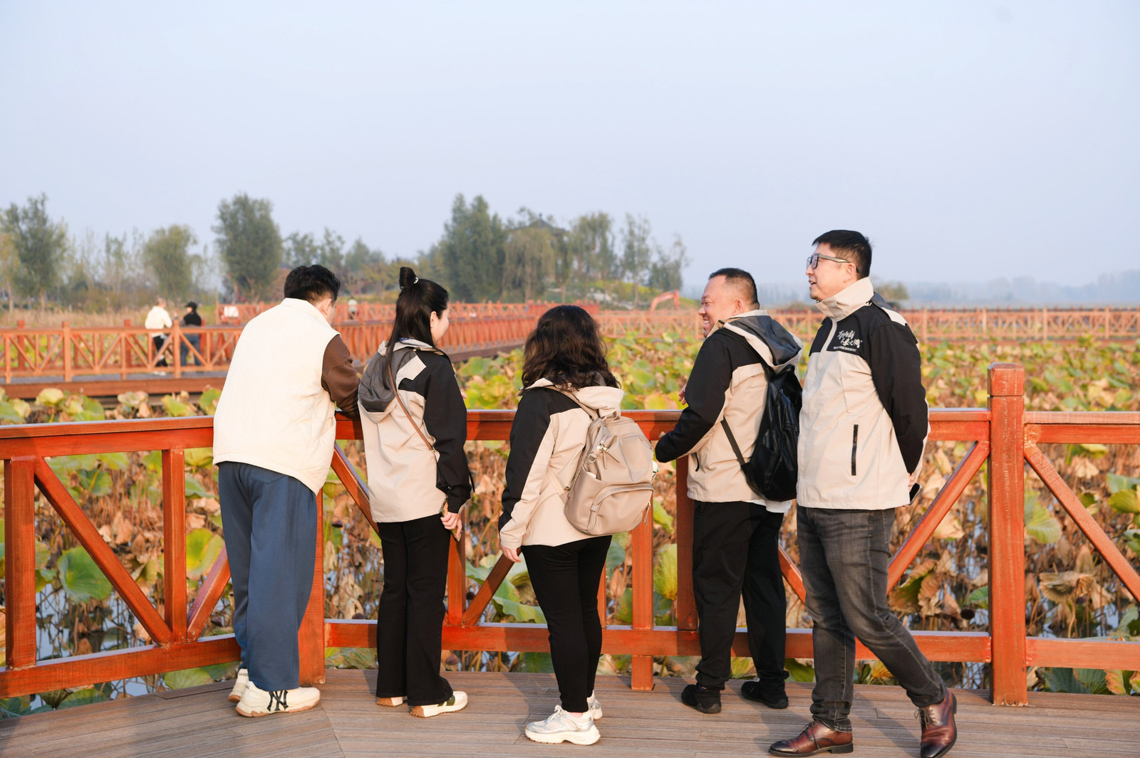 媒体代表们纷纷赞叹燕南堤的独特风光