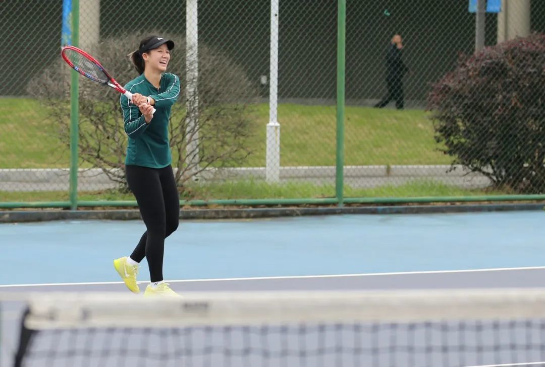 九江籍网球运动员郑妩双首轮对阵意大利名将特雷维桑