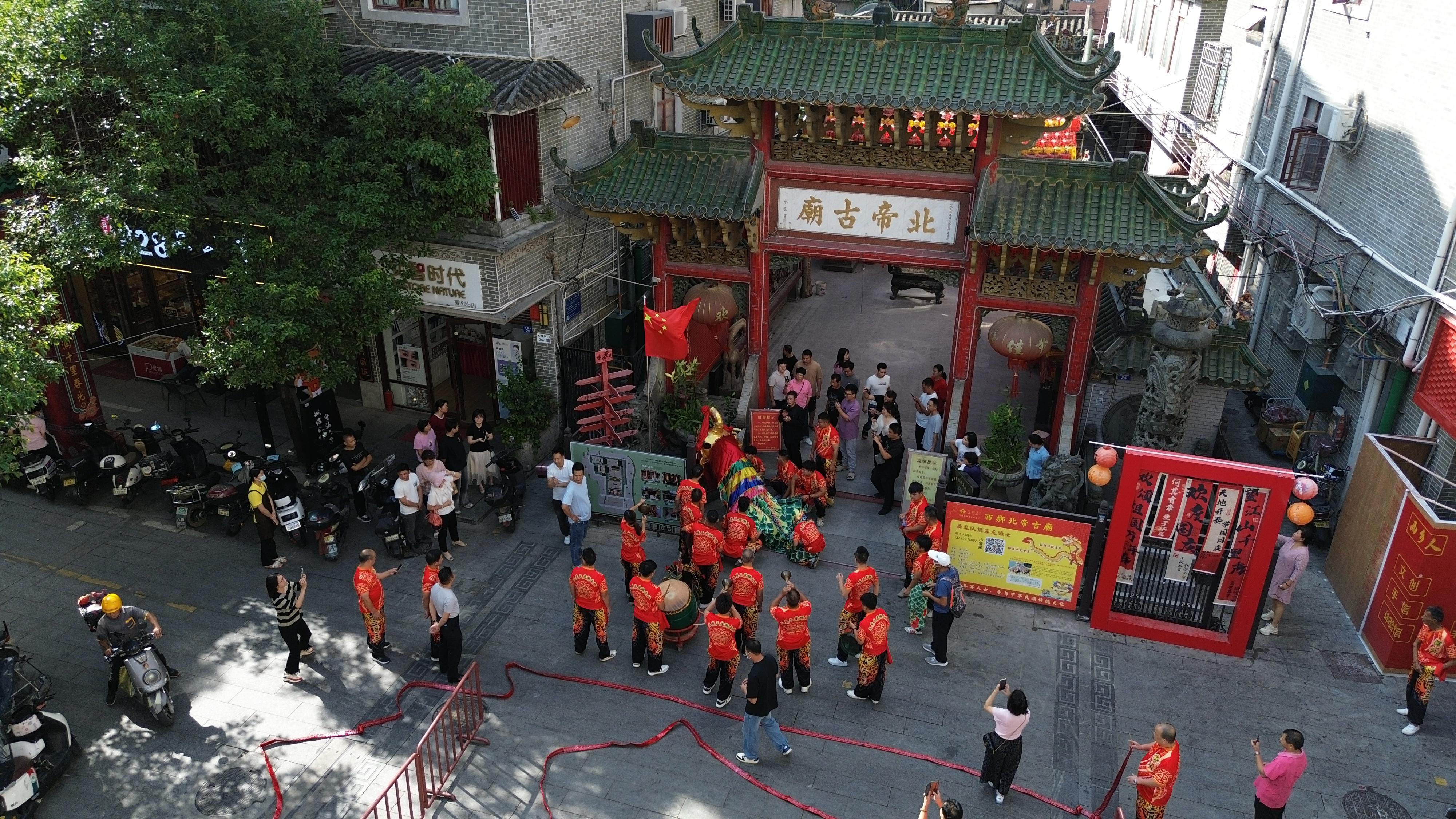 来了就是“深圳狮” 西乡街道西乡社区为深汕虎狮办下“深户”