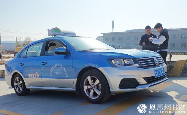 驾驶员技能大赛选手们以熟练的技巧和快捷的应变能力,完成各种技能操作比拼。兰州新区商投集团供图