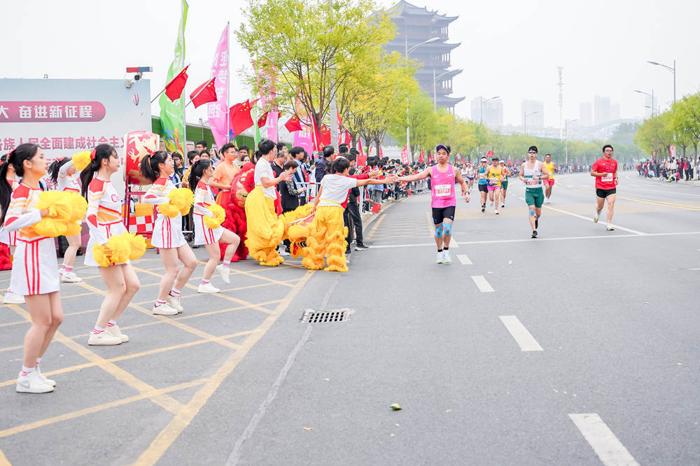 孝感马拉松组委会供图