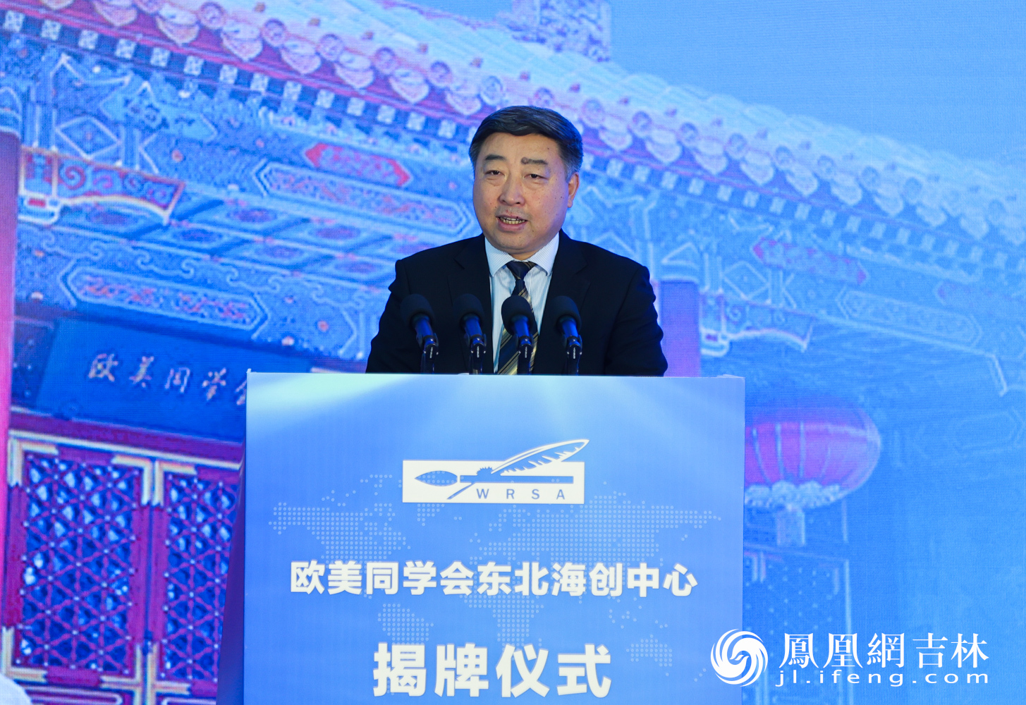 长春新区管委会主任徐勇介绍发展规划。