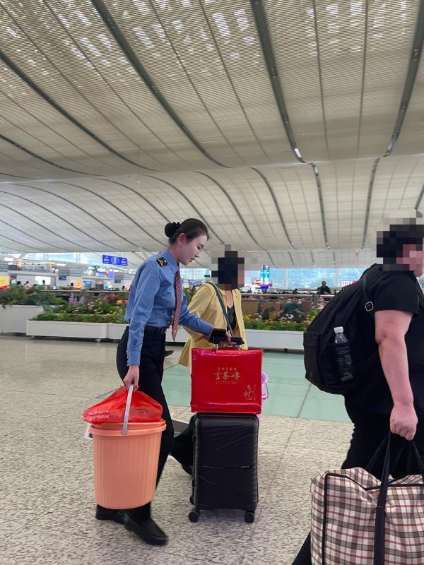 深圳北站李元：以细心微笑温暖旅途