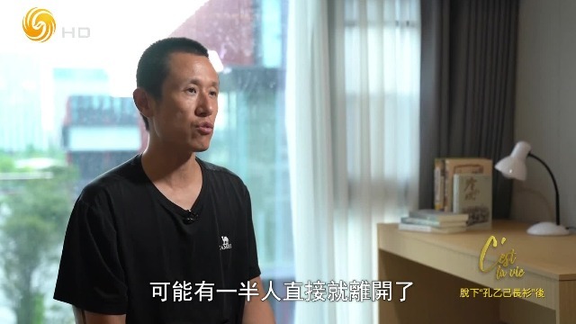 胡安焉谈快递分拣工的职业：完全黑白颠倒，试工时一般人直接就离开了