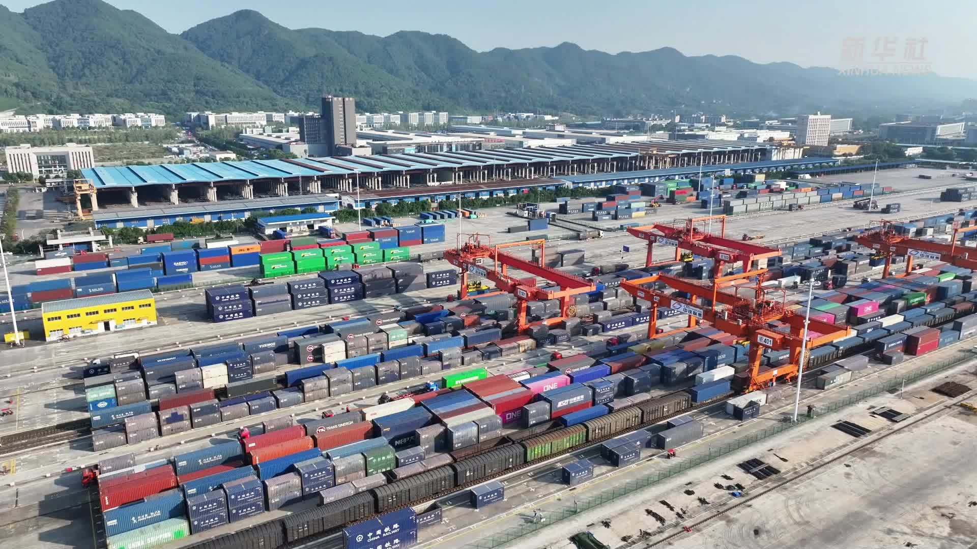 飞阅中国丨重庆国际物流枢纽园区活力十足