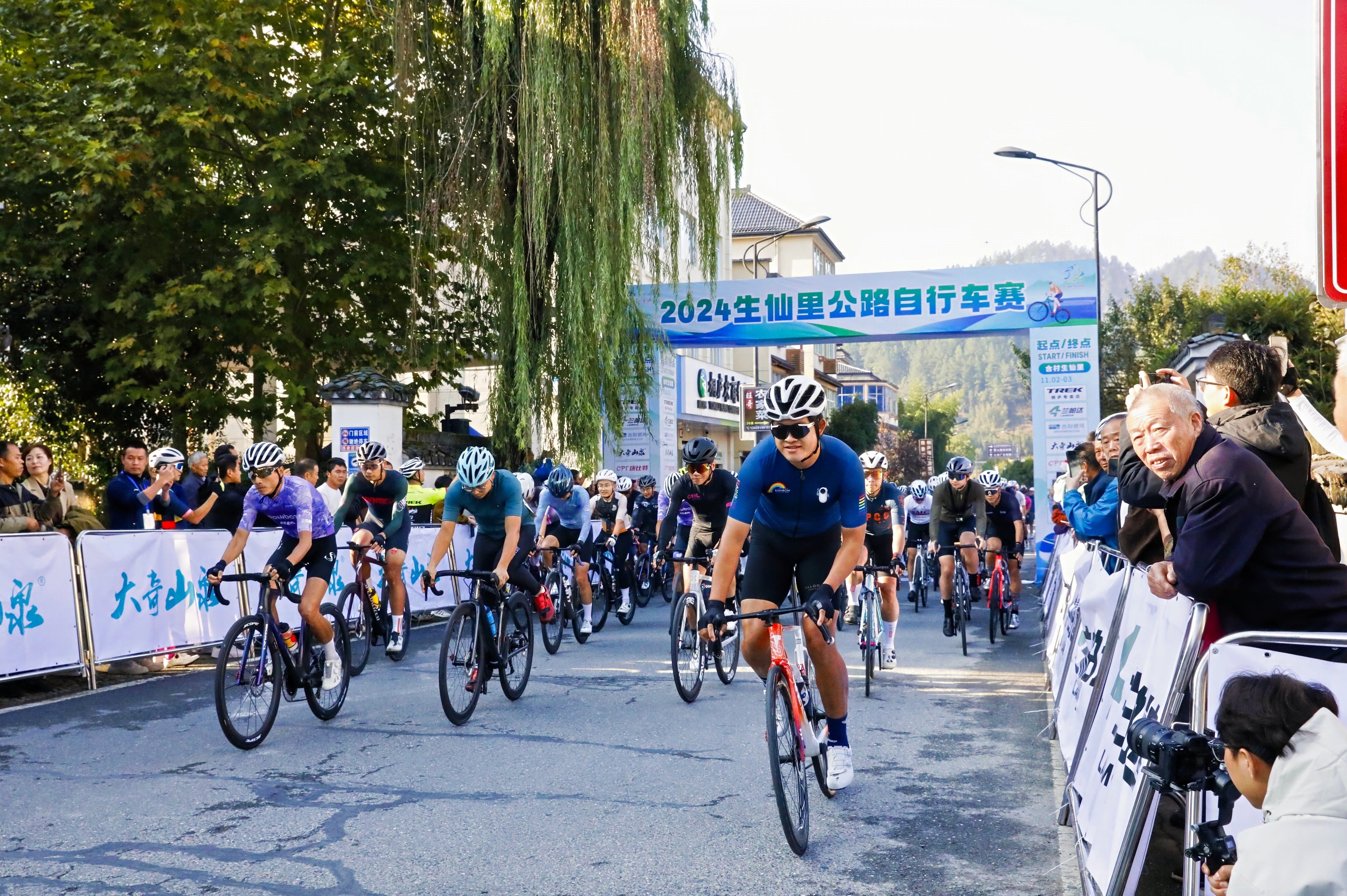 杭州桐庐:2024生仙里公路自行车赛火热开赛