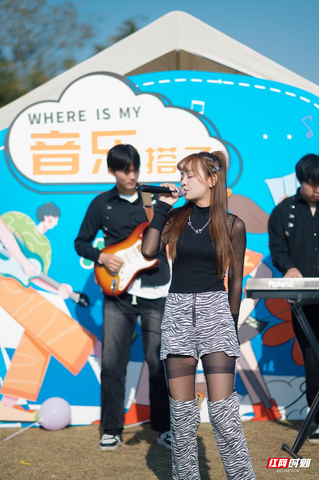 “年代音乐派对”主题集市。