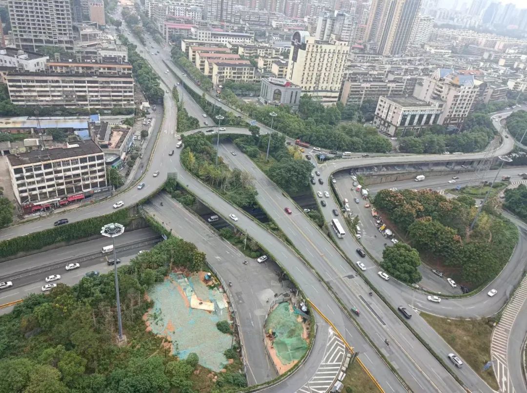 他城俯拍的桔园立交桥全景（拍摄时间：2024年10月26日10点）