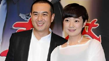 狗仔曝张嘉译离婚 片酬打折频繁接戏只为逃离家庭封面图