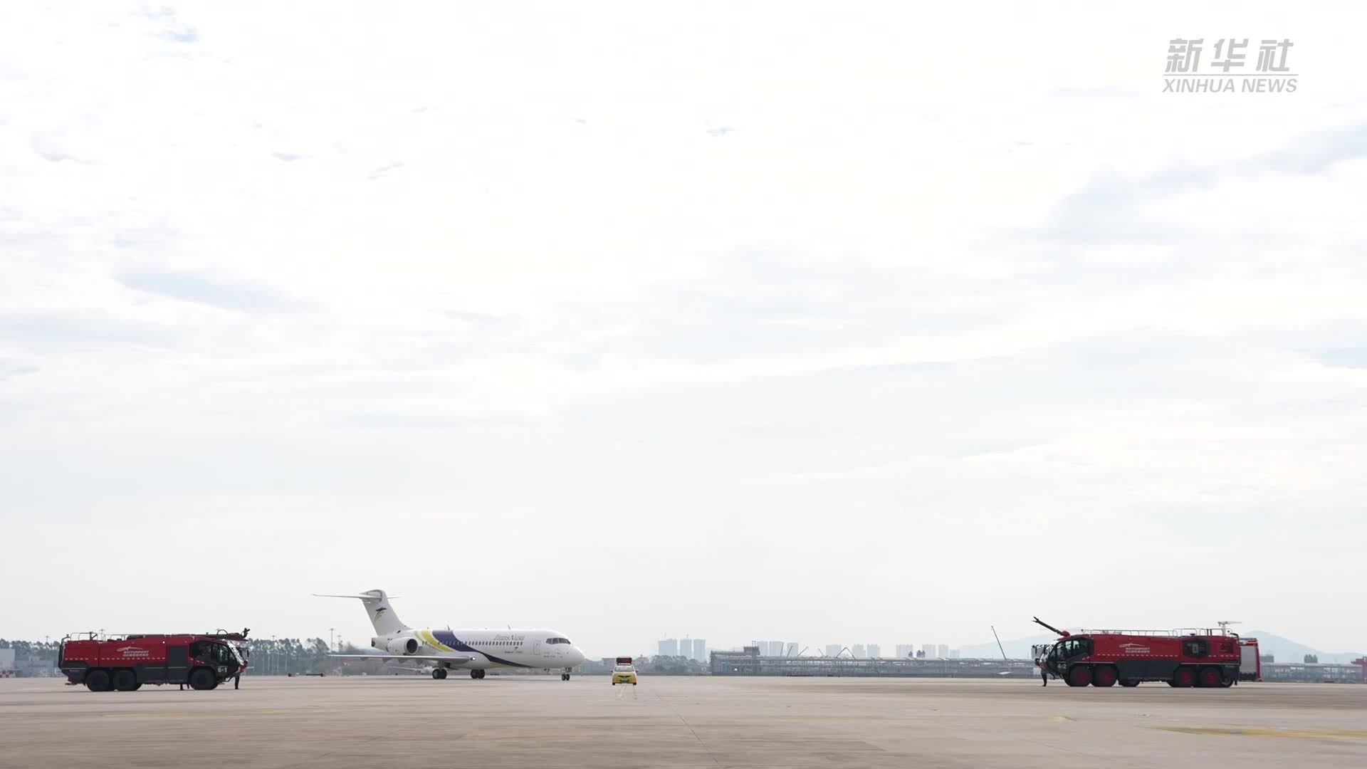 国产商用飞机ARJ21执飞的最长商业航线成功首航