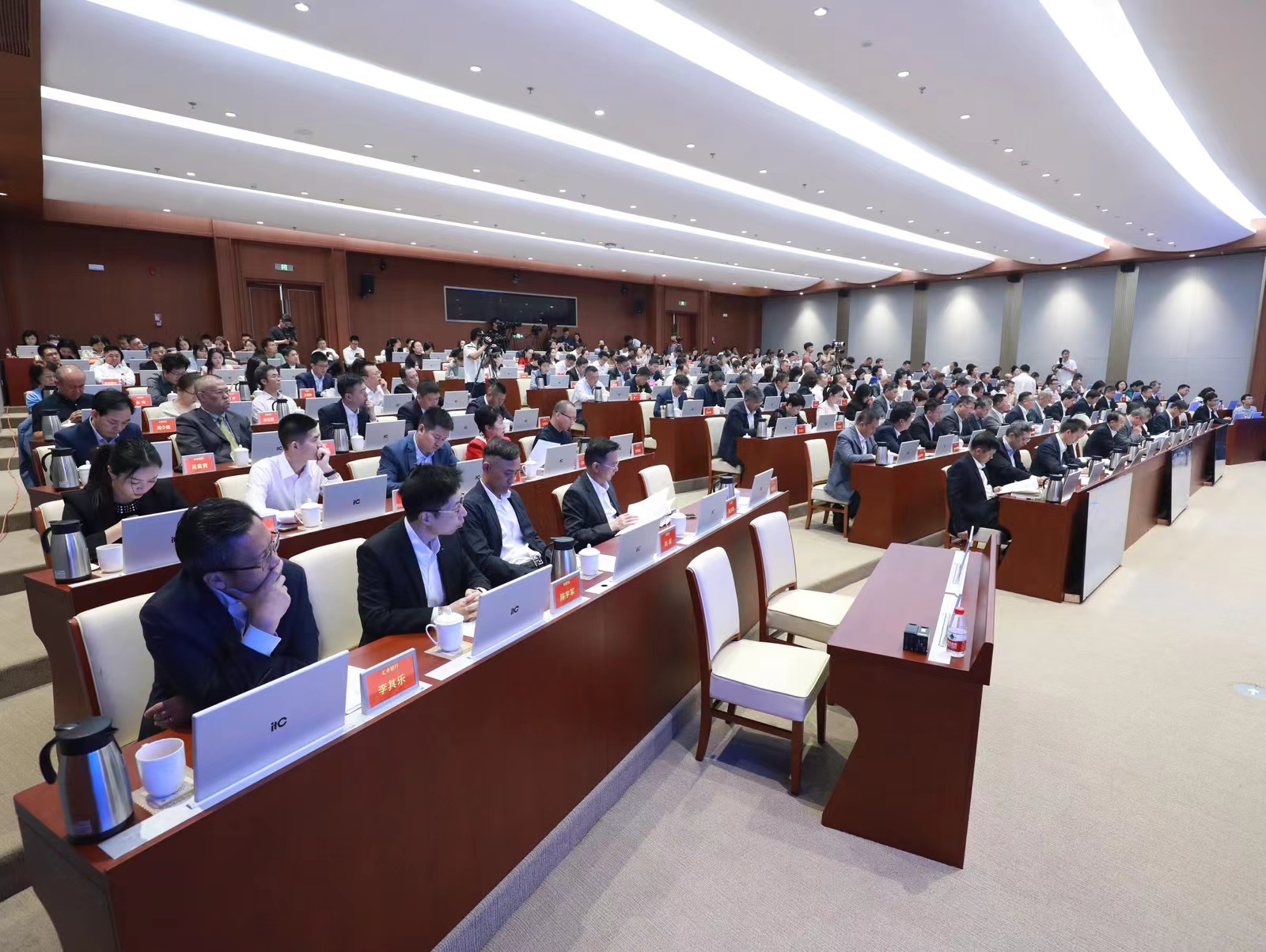 聚焦企业发展难点出台针对性政策，第六届“深圳企业家日”优化营商环境政策宣讲会举行