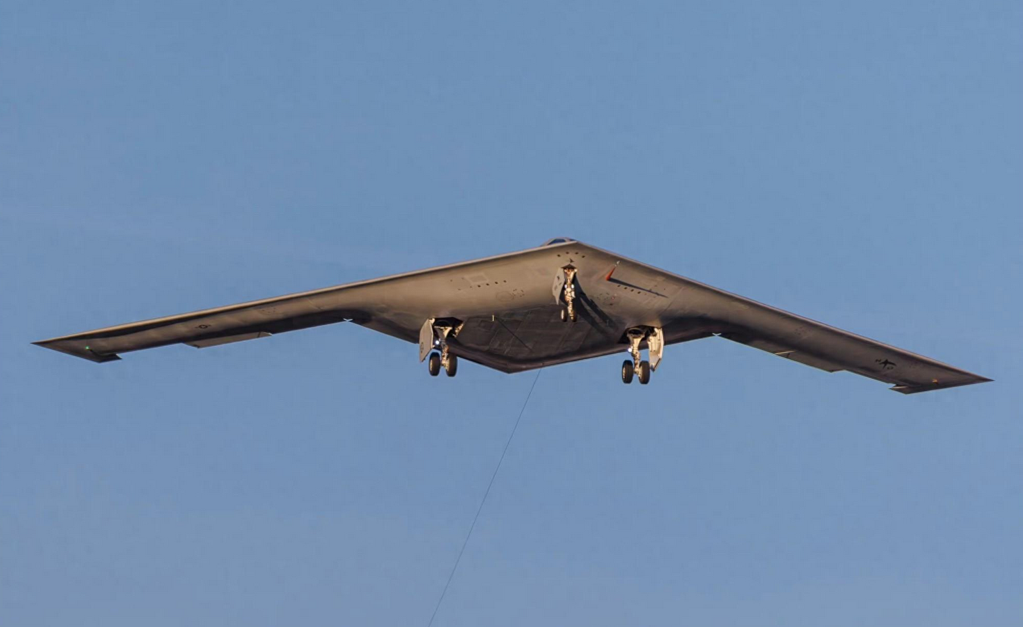 好意思军思将B-21打形成“空中武库机”，好意思媒：济急之举