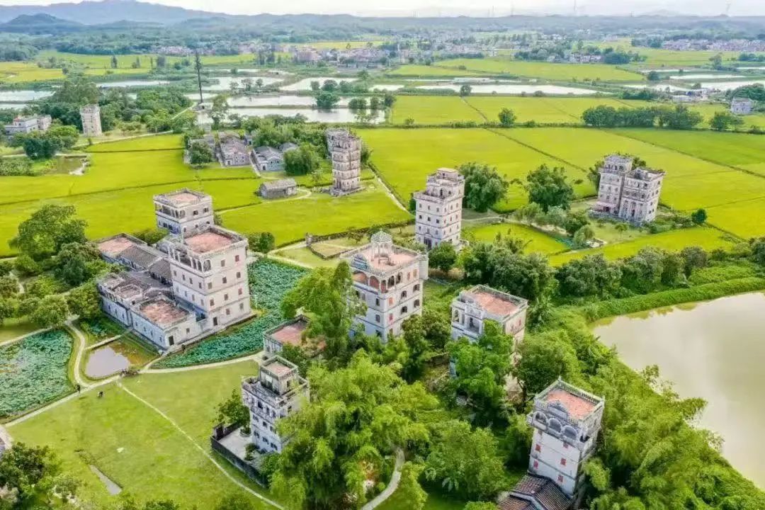 自力村碉楼群景区 何树炯 摄