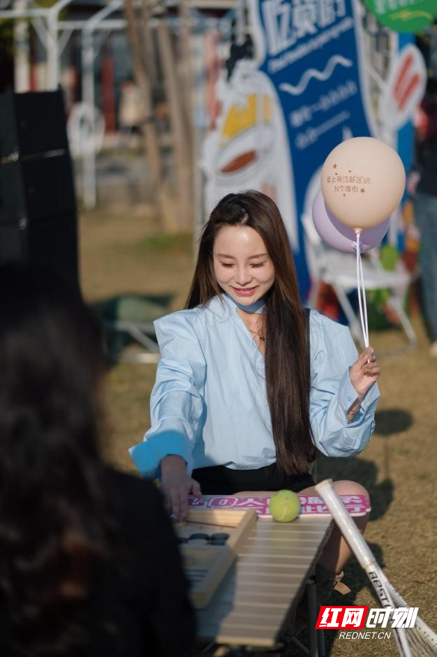 正在找寻新搭子的市民。