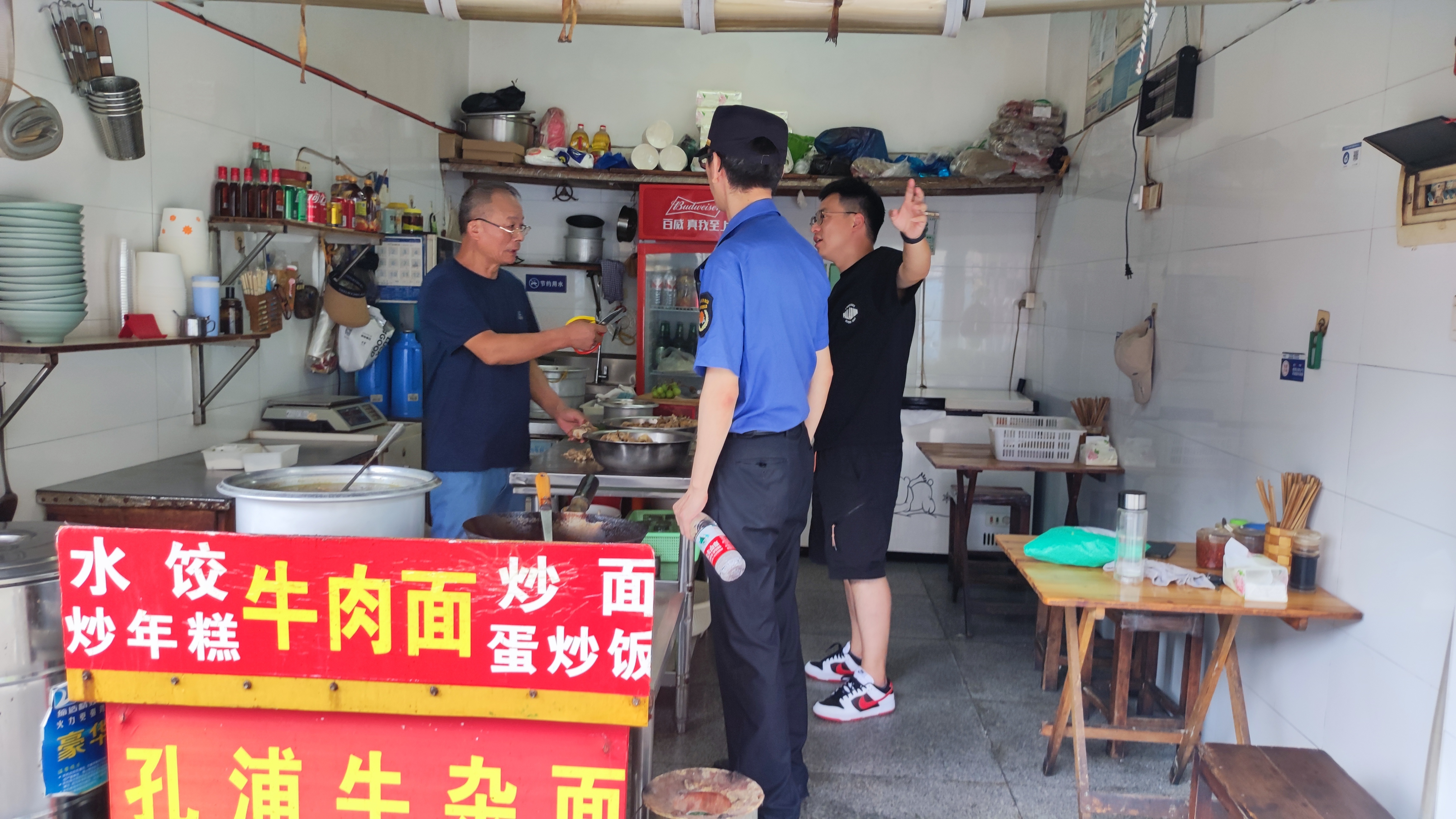 “执法蓝”开展垃圾偷倒治理,助力网格垃圾分类提质增效