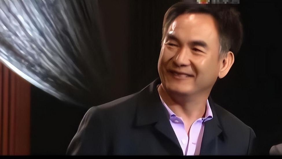 原来他已去世两年！圈内人曝光死因，早年移居国外，最终客死他乡封面图