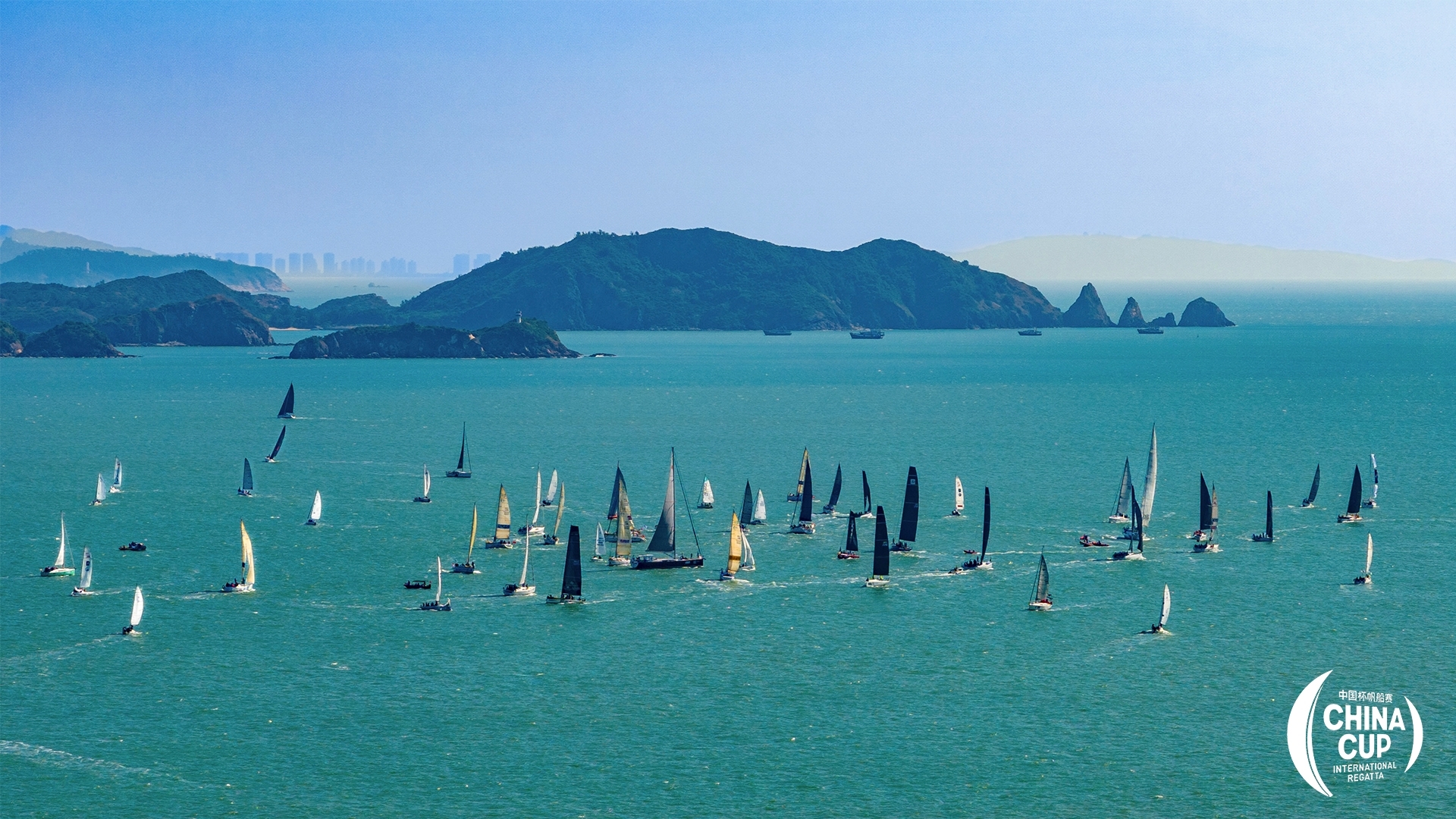 窦骁参加中国杯帆船赛冲上热搜 “乘风破浪，真的太刺激了”