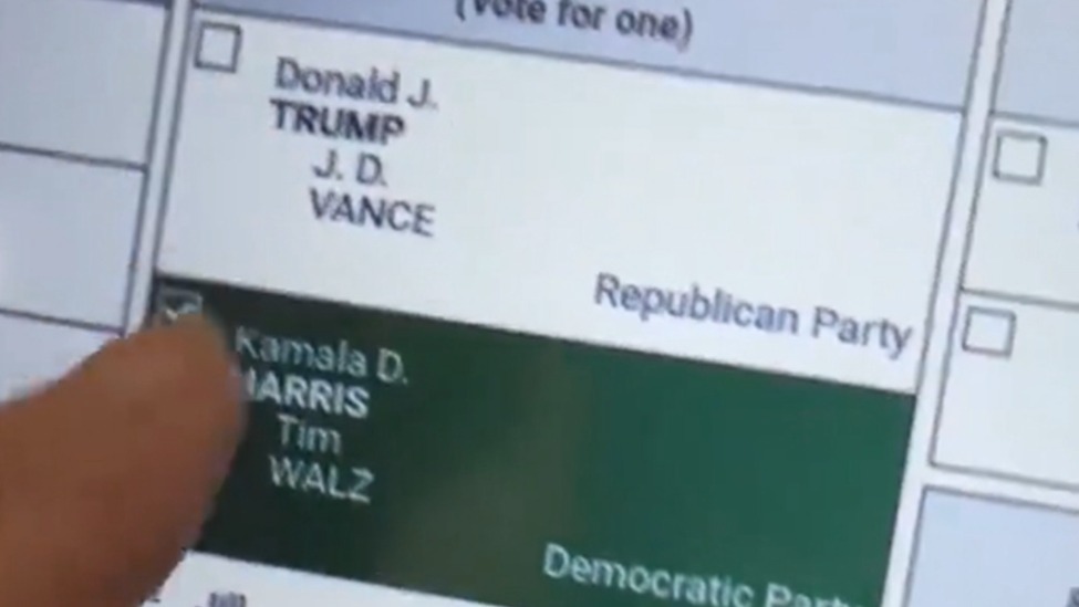 点特朗普按钮，勾选的却是哈里斯？肯塔基州书记员解释投票机故障原因，网友不买账