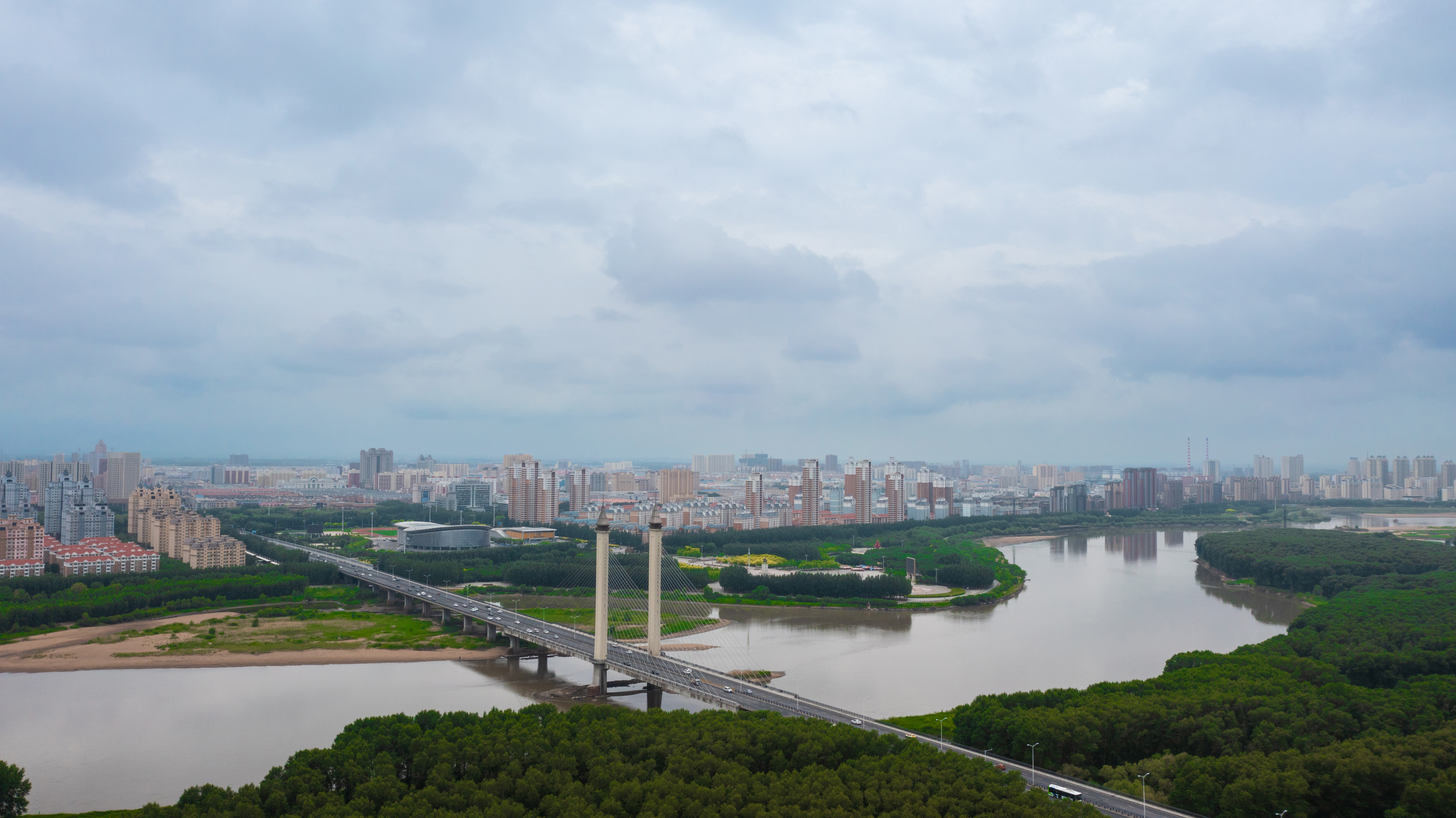 松原人们口中的"一桥",就是松花江大桥,建于1973年