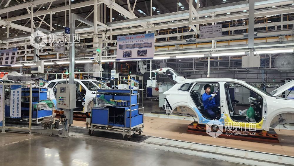 南昌：汽车制造忙（图）