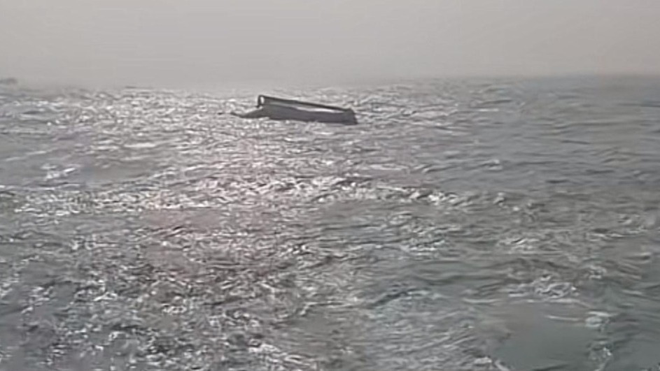 辽宁一渔船发生翻扣致9人失联,救援人员:船上人员或无自救时间,目前搜救还在进行_凤凰网