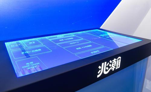 ▲芯鸿数智科技有限公司下线的首台“重庆造”国产服务器。记者 张锦辉 摄