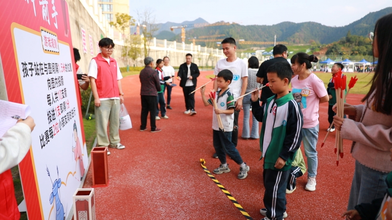 20241105“庆祝中华人民共和国成立75周年暨开化县铸牢中华民族共同体意识游园活动” (1).jpg