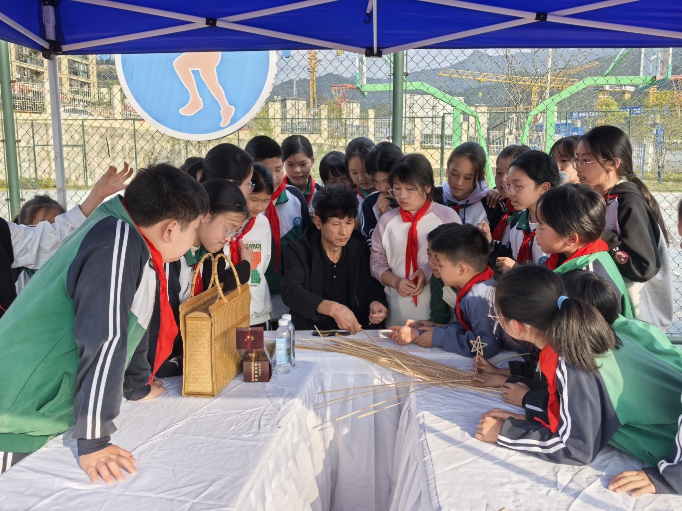 20241105“庆祝中华人民共和国成立75周年暨开化县铸牢中华民族共同体意识游园活动” (2).jpg