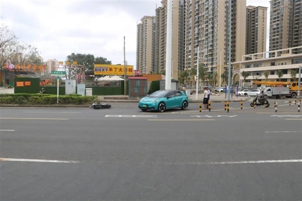 女子带娃骑车逆行被撞身一火恬逸主责：司机穿拖鞋开车次责