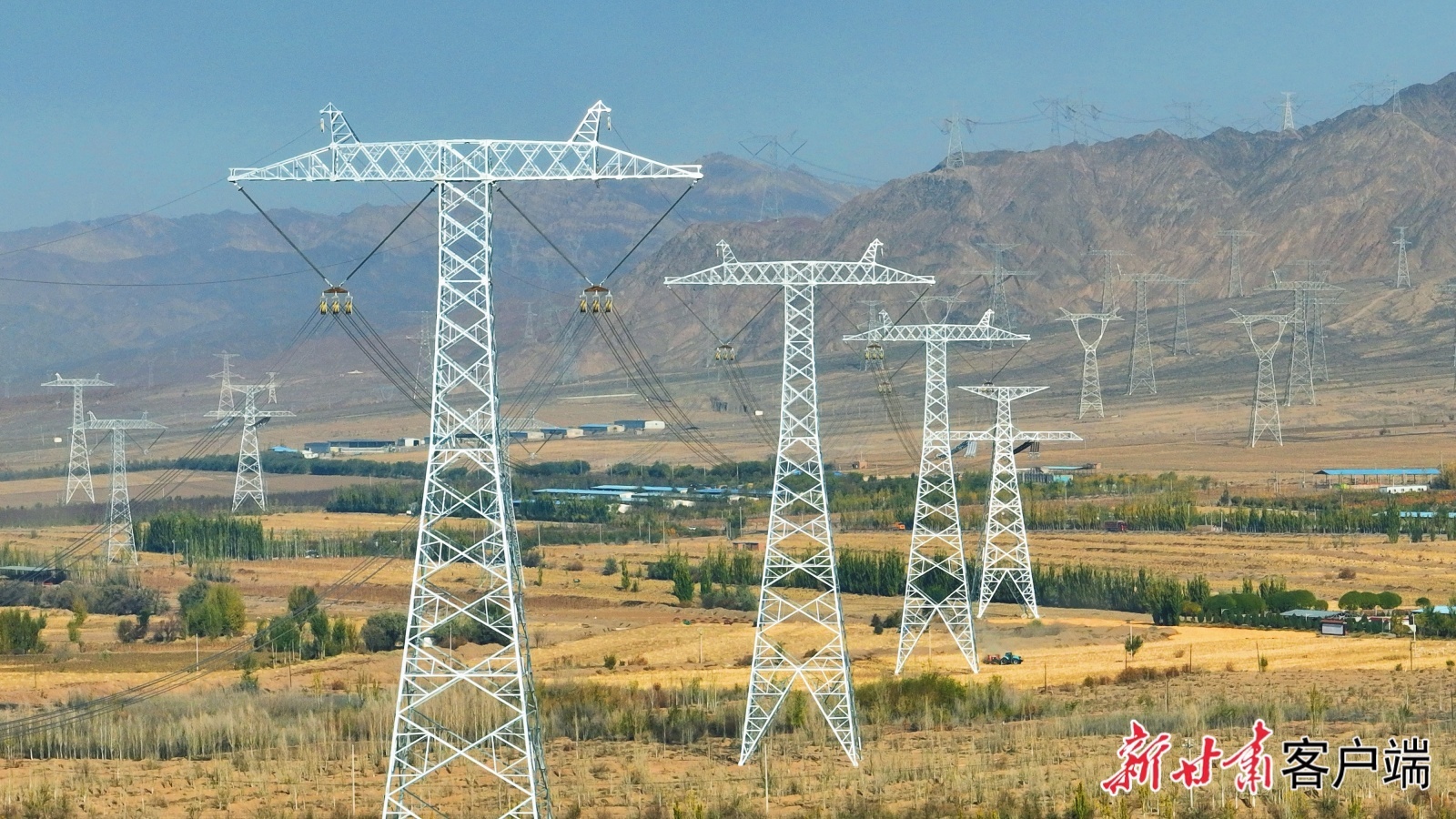 哈密送重庆&plusmn;800千伏特高压输电工程甘州段　甘州区委宣传部供图