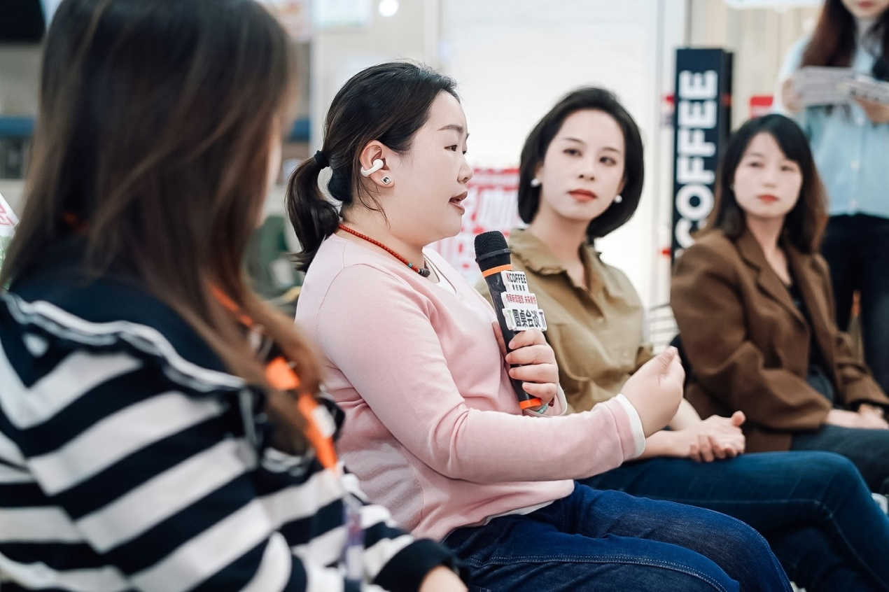 资深媒体老师现场进行分享