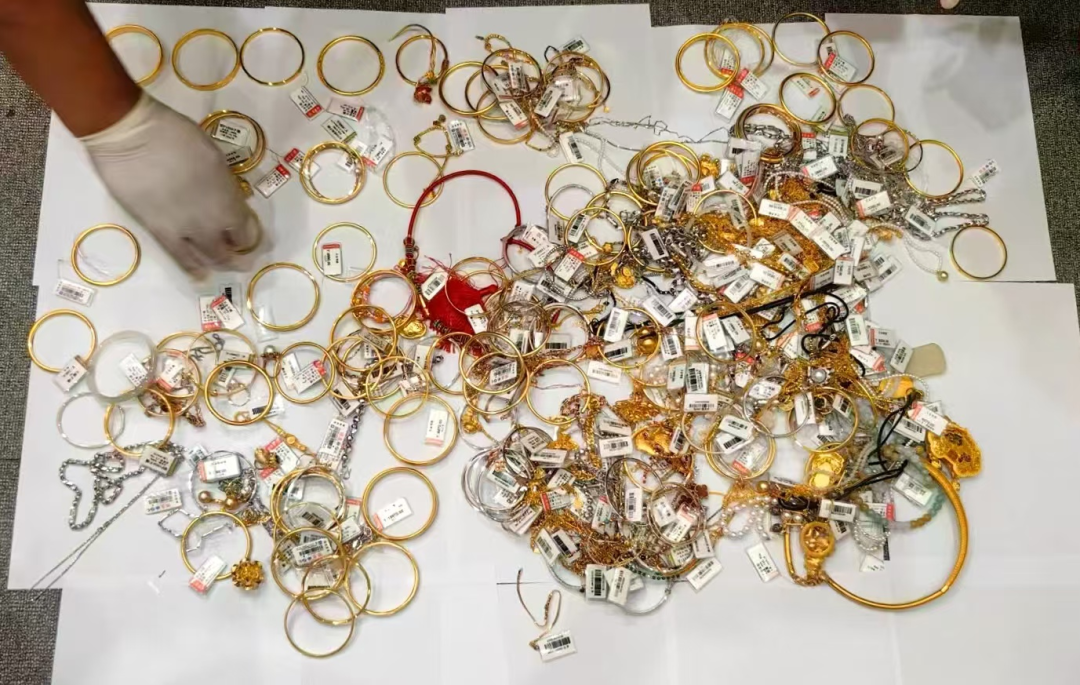 300余万黄金首饰被盗！铅山警方24小时全部追回